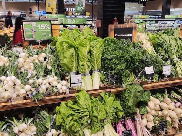Carrefour distribuye verduras hoja origen España