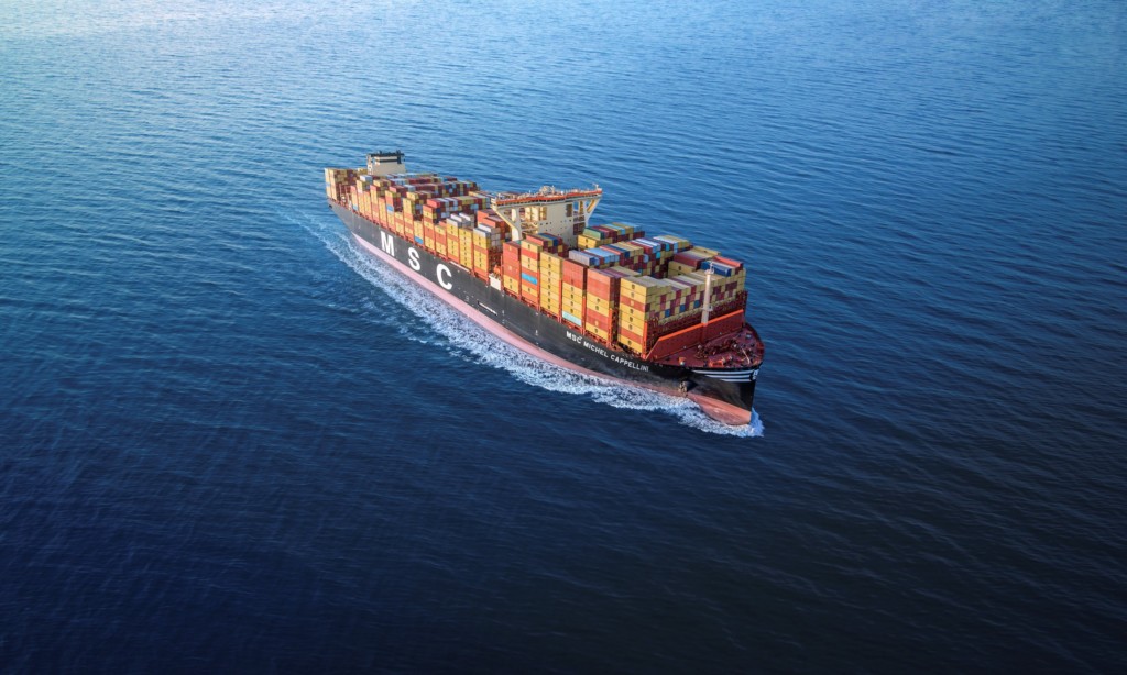 transporte marítimo camiones