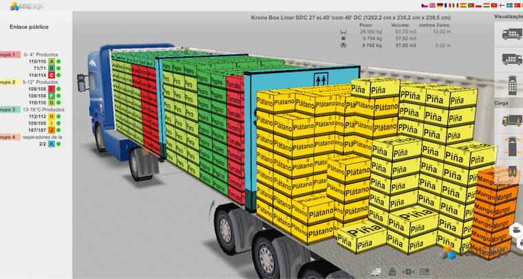 Simulación digital de un camión de carga con cajas de frutas organizadas, incluyendo piña, plátano y mango, usando software de optimización de distribución de mercancía.