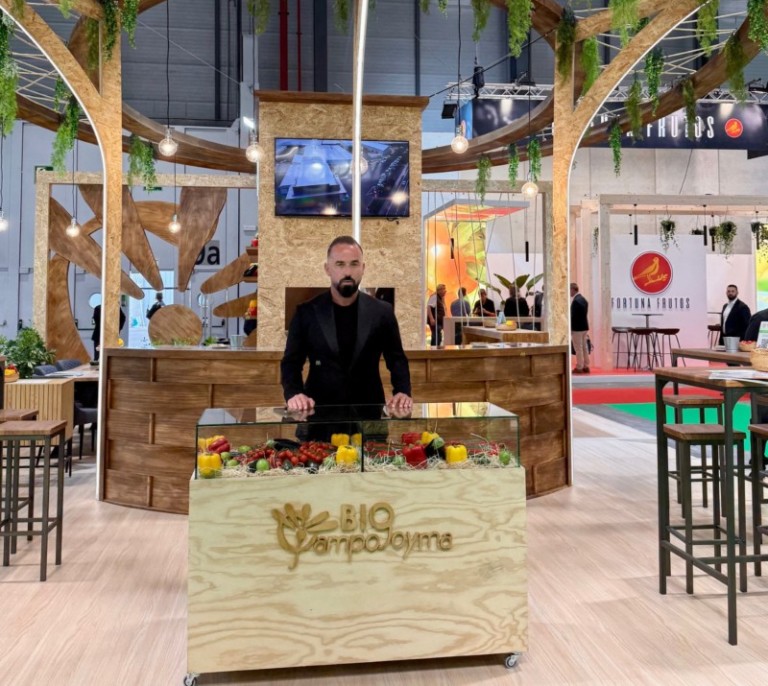 Campojoyma tomate rosa