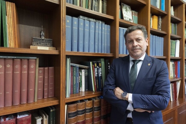 Carlos León, del COITAND, aborda los aspectos clave del 18º Symposium de Sanidad Vegetal.