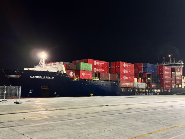 Buque Candelaria en el puerto de Alicante.