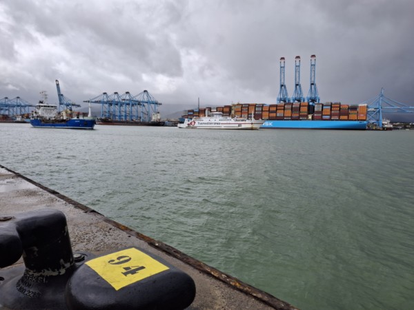 Tráfico de contenedores en el Puerto de Algeciras.