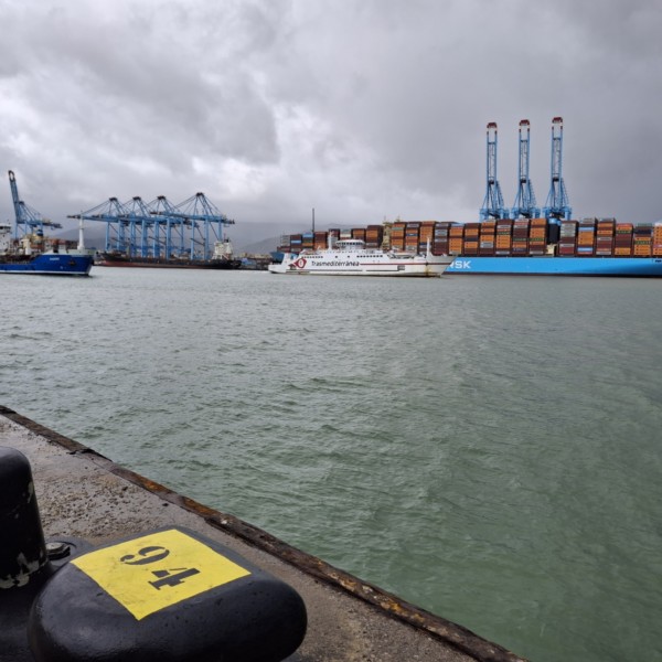Tráfico de contenedores en el Puerto de Algeciras.
