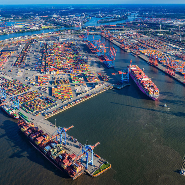 Crece el tráfico de contenedores en el puerto de Hamburgo