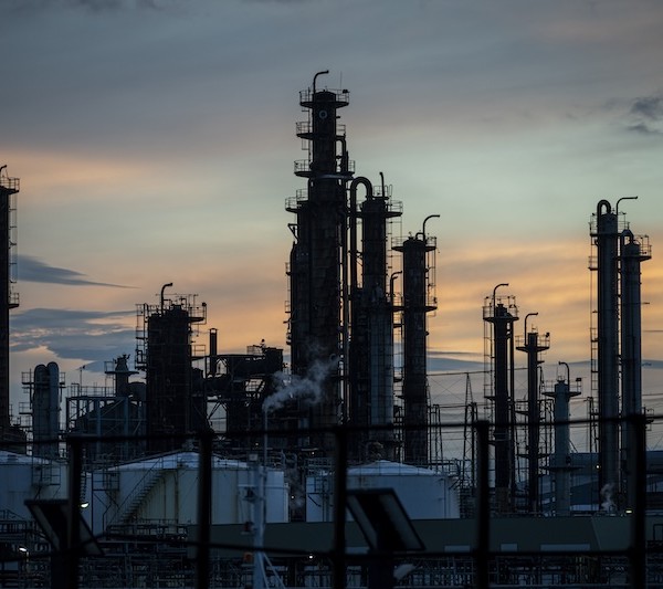 El conflicto en Oriente Medio eleva el coste del petróleo y el gas