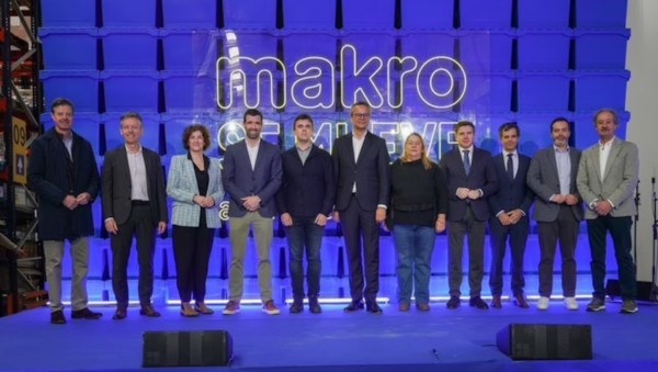 Makro inaugura su primera plataforma logística en España