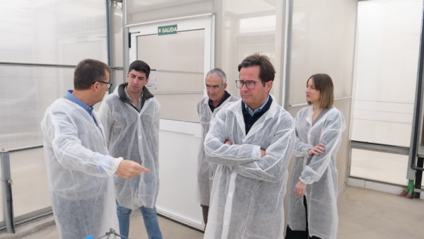 Visita del alcalde ejidense al centro de Enza Zaden