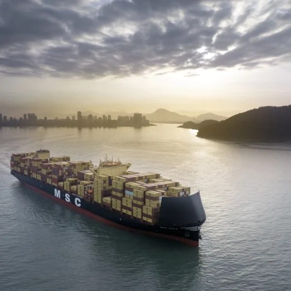 MSC suspende su circulación por el estrecho de Ormuz