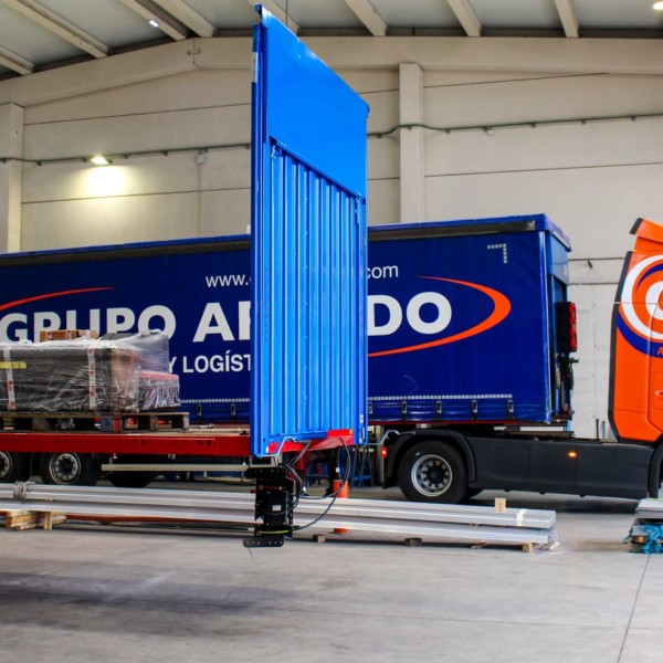 Grupo Arnedo incorpora a su flota 100 semirremolques