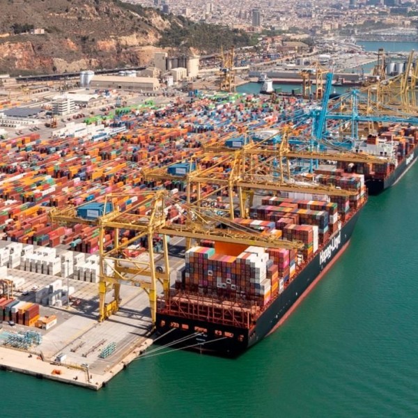 El tráfico de contenedores en Port de Barcelona sube un 2,7%