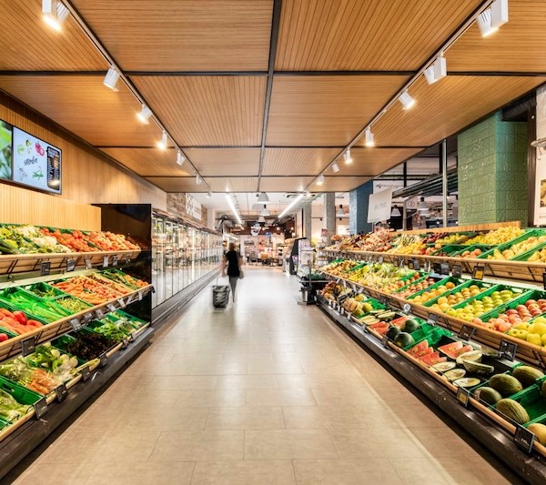 Interior de una tienda de Plusfresc