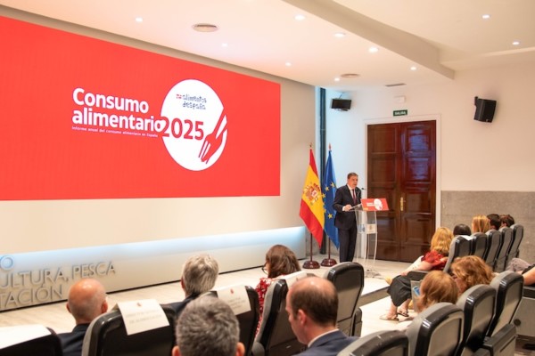 Luis Planas, ministro de Agricultura, durante la presentación este jueves del Informe de Consumo Alimentario 2025