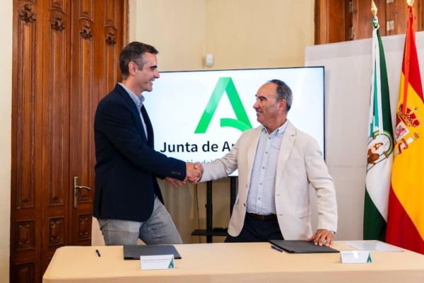 Junta y Hortyfruta firman un convenio para impulsar la vigilancia en el sector hortofrutícola andaluz