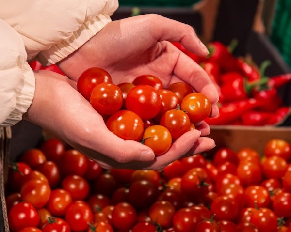 Tomate cherry suelto