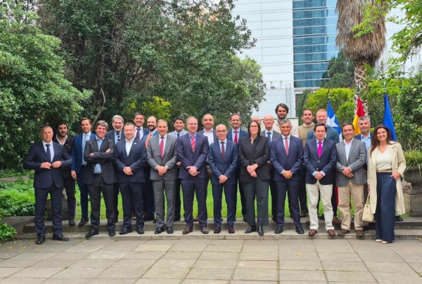 Puerto de Málaga refuerza el comercio con las frutas de Chile