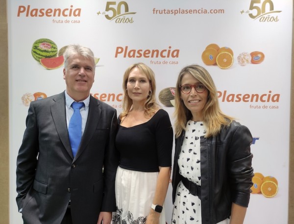 Los hermanos José Francisco y Luchy Amer Plasencia y Amparo Plasencia, segunda generación de Frutas Plasencia