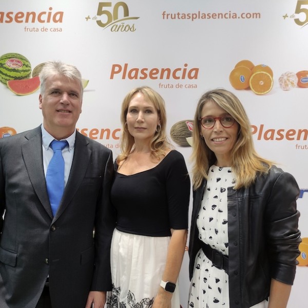 Los hermanos José Francisco y Luchy Amer Plasencia y Amparo Plasencia, segunda generación de Frutas Plasencia