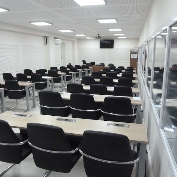 Sala de subasta de Agroponiente La Redonda