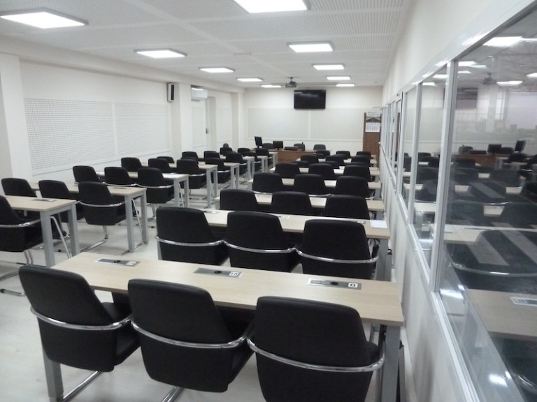 Sala de subasta de Agroponiente La Redonda