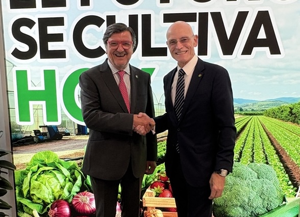 Cecilio Peregrín (izq.), presidente de Fepex, y Joaquín Rey, presidente de '5 al día'